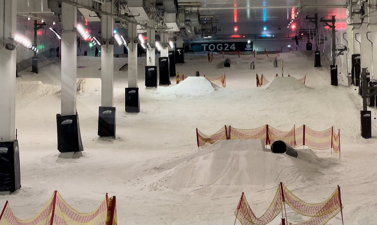 Snozone – Milton Keynes in United Kingdom: a snow covered area in the middle of a building.