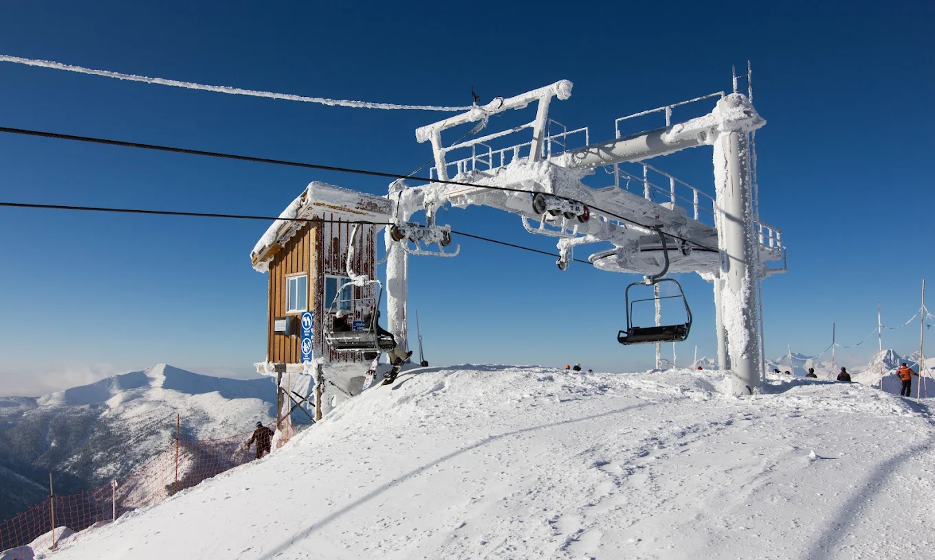 Fernie in Canada - a ski lift on top of a mountain.