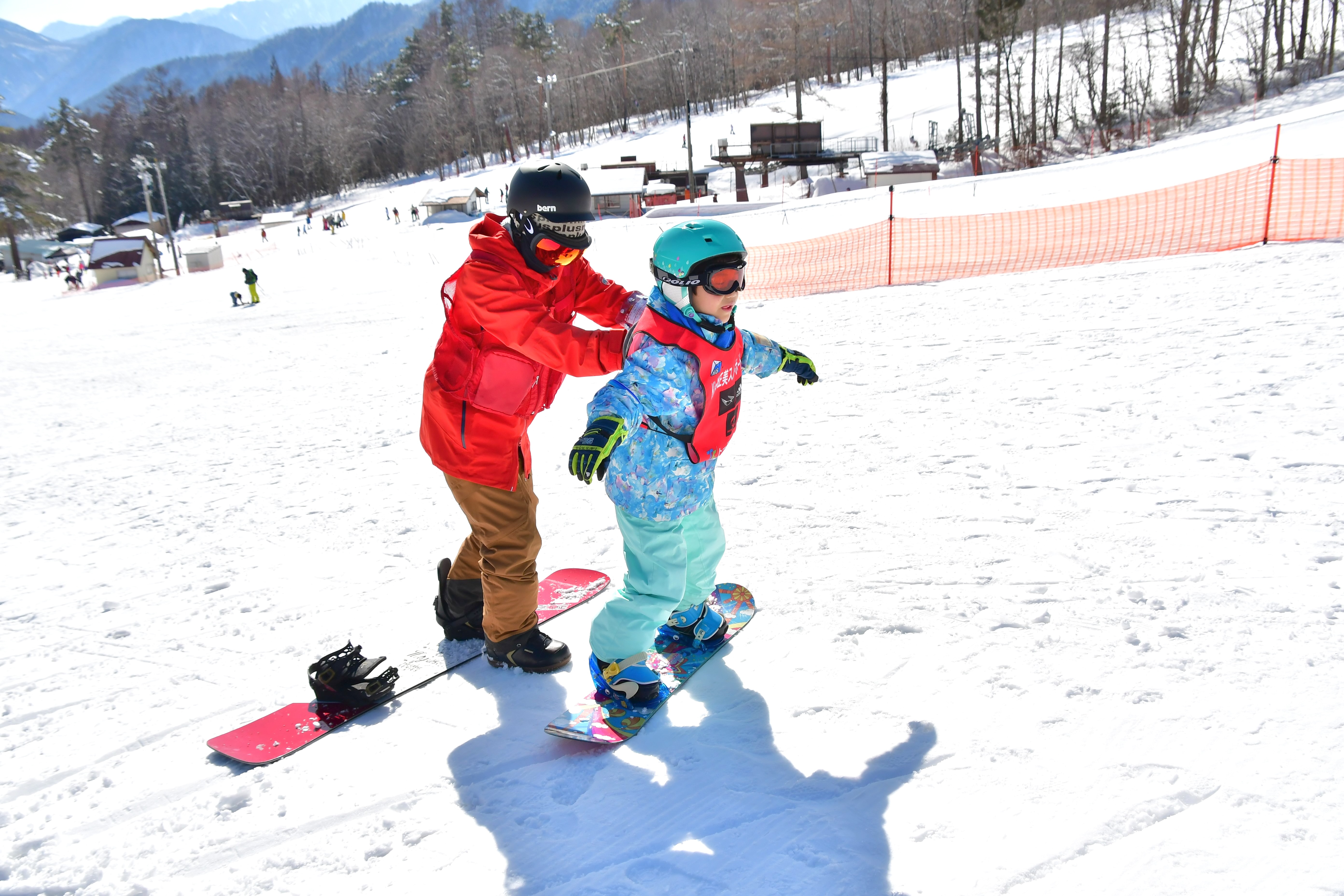 A snowboarder gliding down the pristine slopes of Jiigatake in Chūbu Omachi Nagano area of Honshu Japan. The breathtaking view of this winter landscape perfectly showcases the beauty of the region.