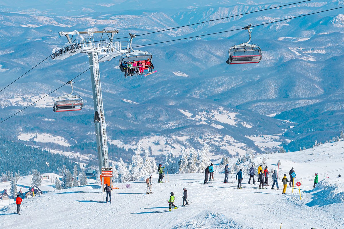 Igrišta in Bosnia and Herzegovina - a group of people skiing down a ski slope.