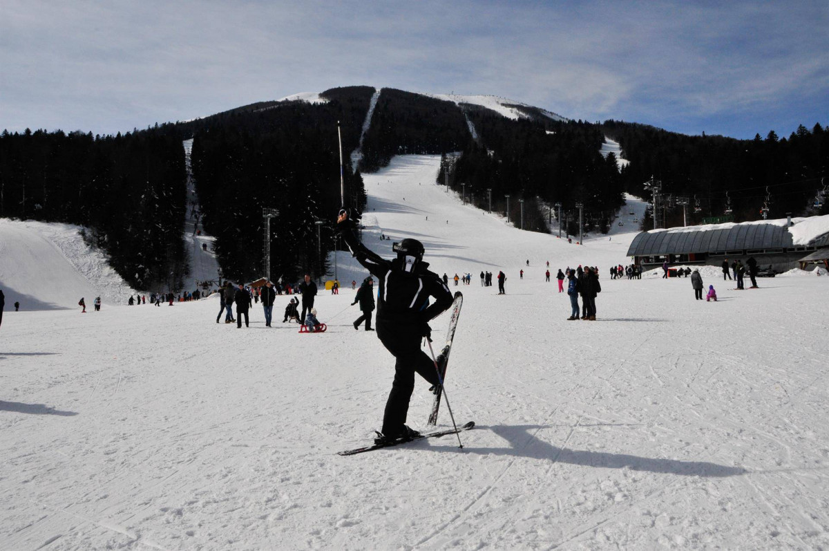 Igrišta in Bosnia and Herzegovina - a group of people skiing down a snowy slope.