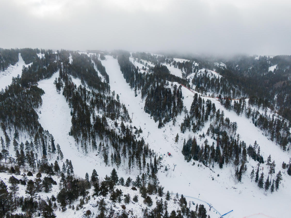 Hogadon Basin Ski Area in USA - white snow on the ground.