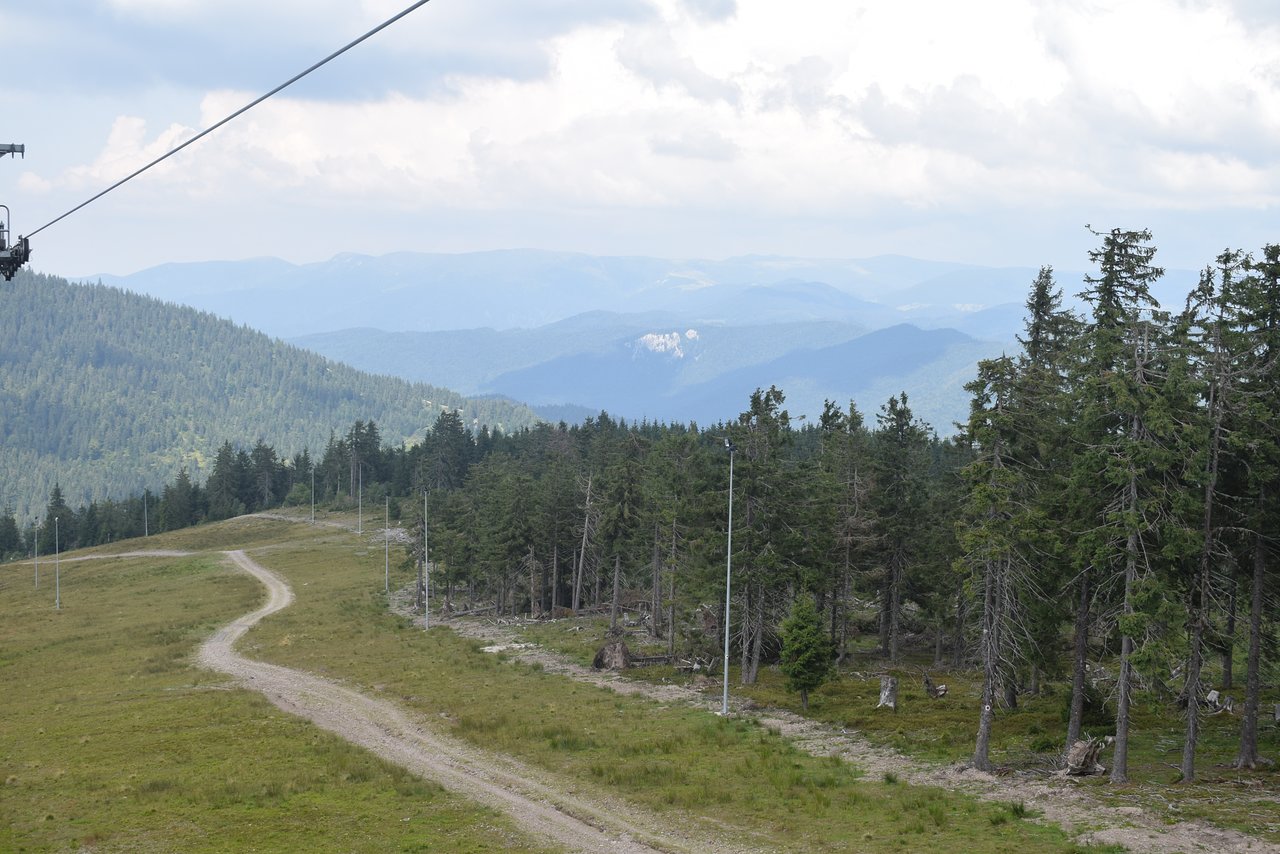 Pârtia Piatra Grăitoare Vartop Bihor in Romania - the view from the top of the mountain.