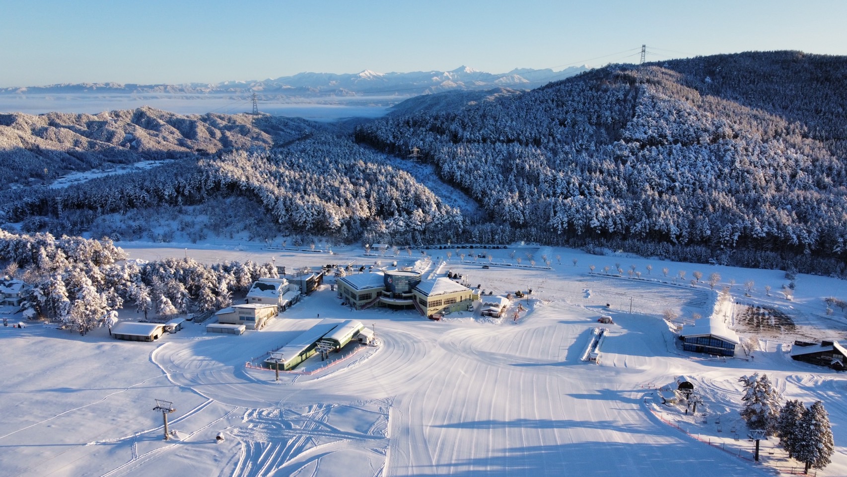 Mont Deus Hida-kuraiyama Snow Park in Japan: an aerial view of a ski resort in the mountains.