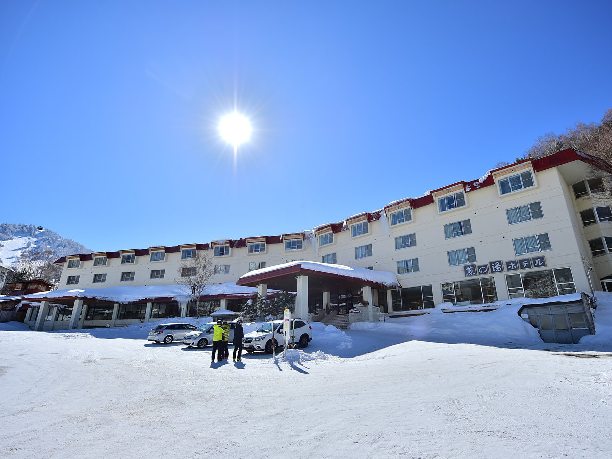 Kumanoyu in Japan: a group of people standing in front of a building.