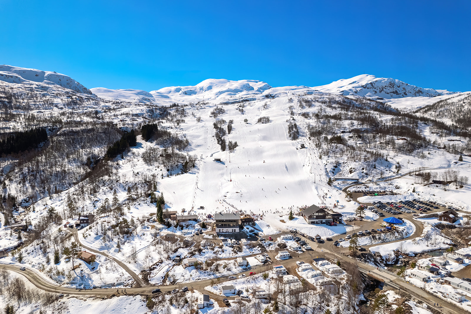 Sauda Skisenter in Norway: a view of a ski resort in the mountains.
