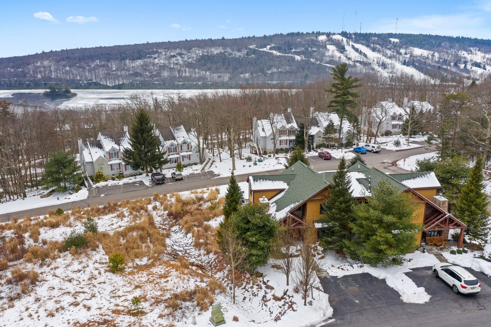 Big Boulder in USA - an aerial view of a home in the mountains.