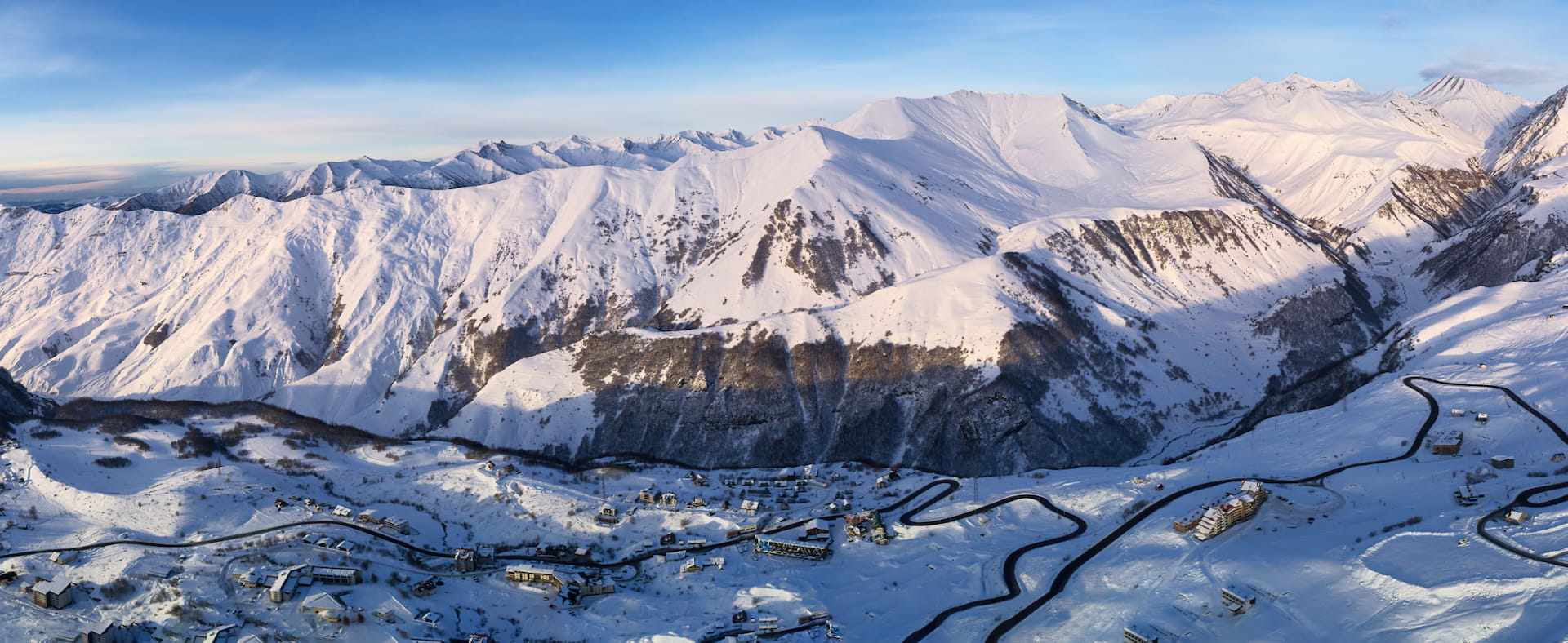 Powder Ridge Mountain Park & Resort in USA - a view from the top of a snowy mountain.