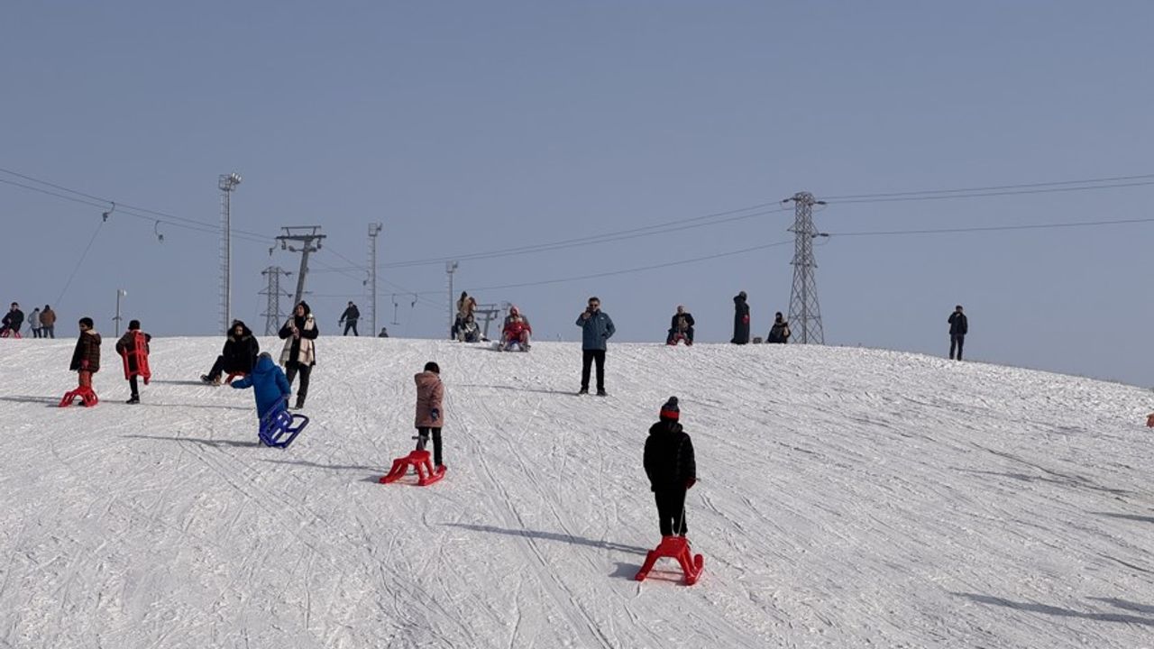 Kupkiran Kayak Tesisi in Turkey - a group of people skiing down a snow covered hill.
