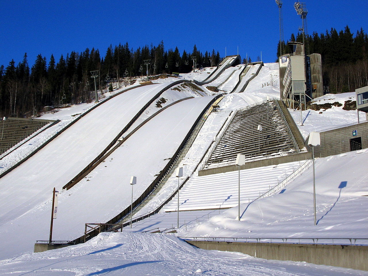 View of the Fideriser Heuberge winter sports and ski resort in Eastern Switzerland, featuring a ski lift and snow-covered slopes.