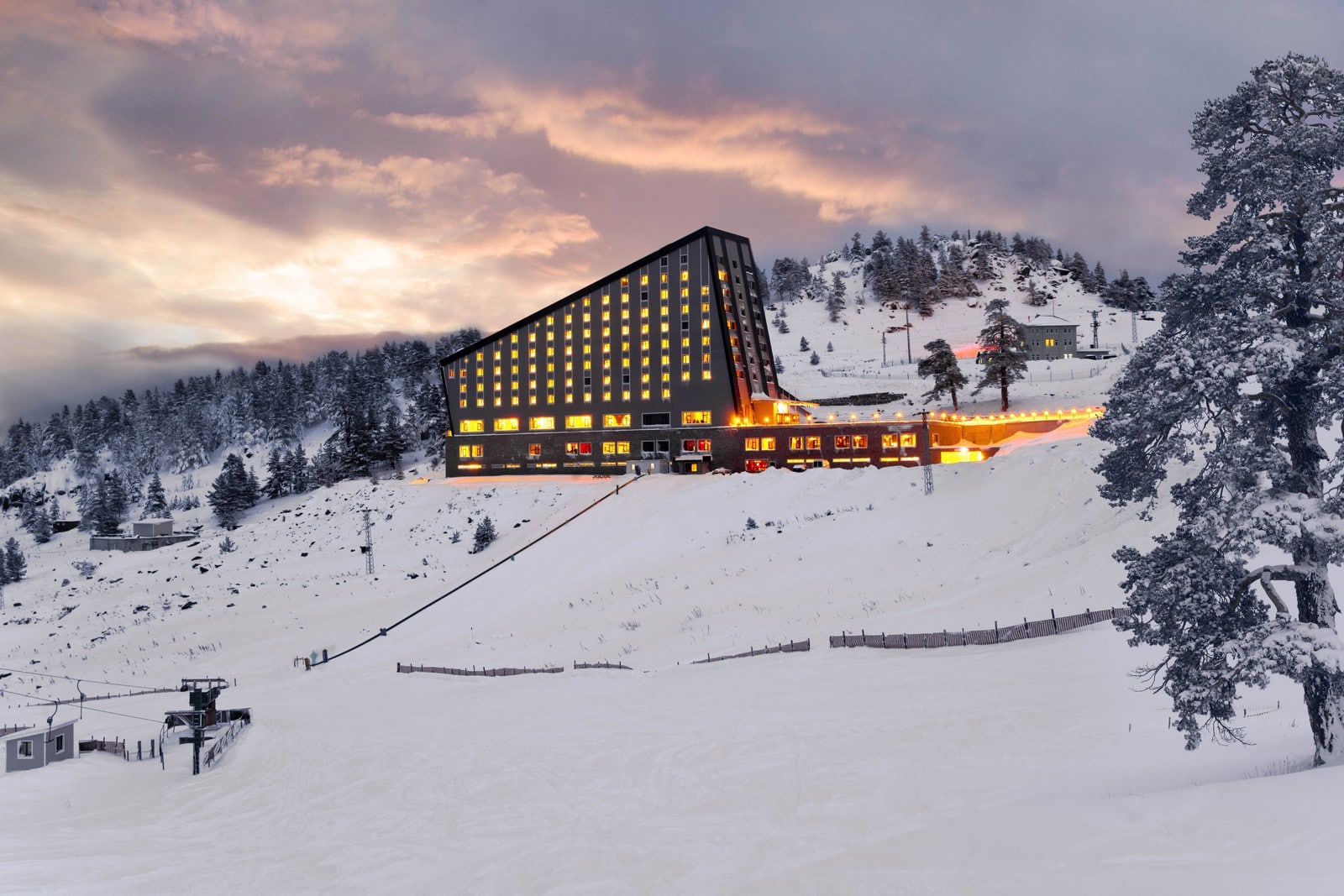 Bolkar Kayak Merkezi in Turkey: the hotel is lit up at night in the snow.