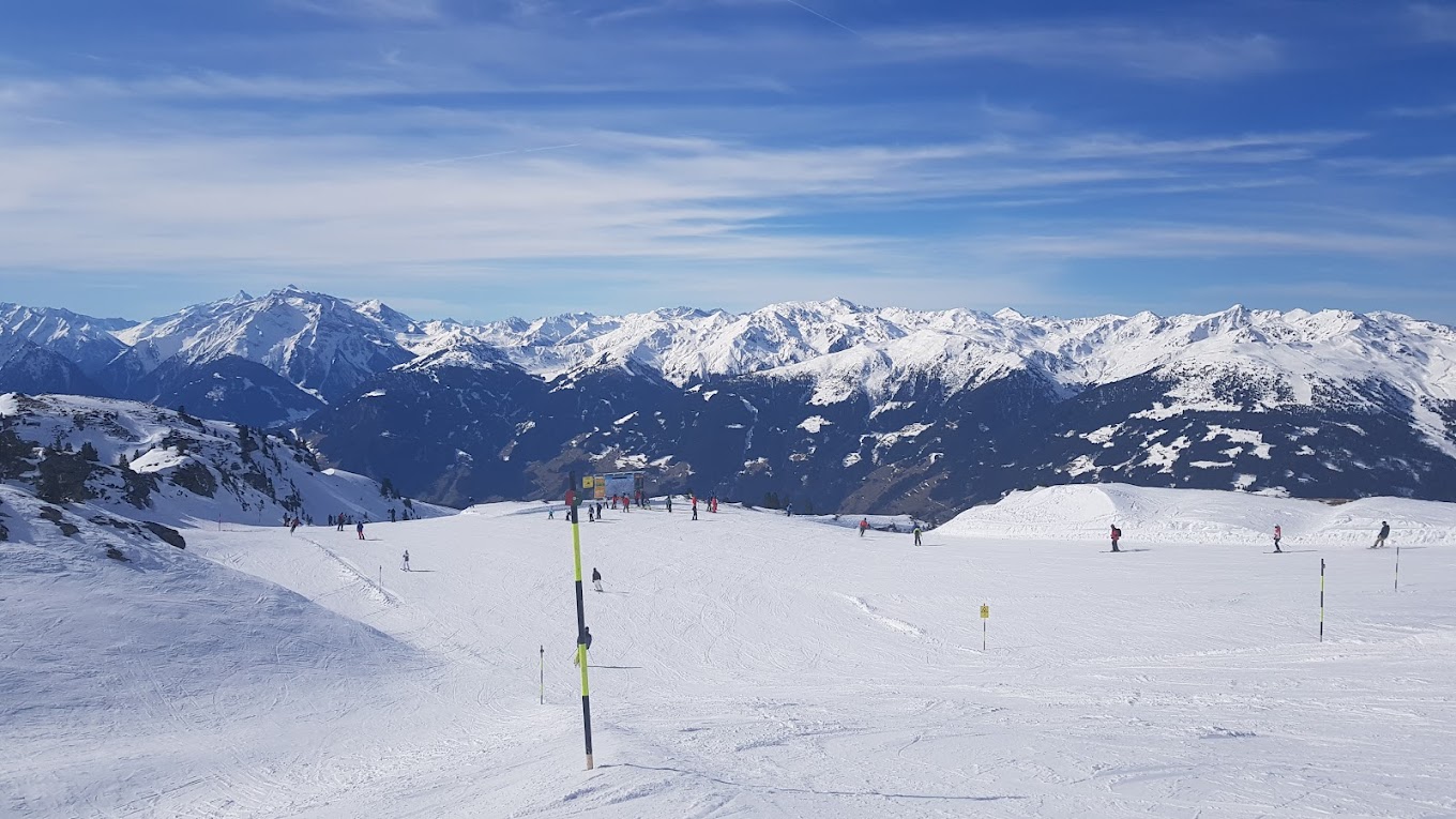 Zillertal Arena – Zell am Ziller | Gerlos | Königsleiten | Hochkrimml in Austria - a group of people skiing down a snowy slope.