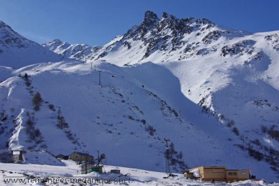 Ruine Super Saint-Bernard in Switzerland - a view of the mountains from a ski slope.