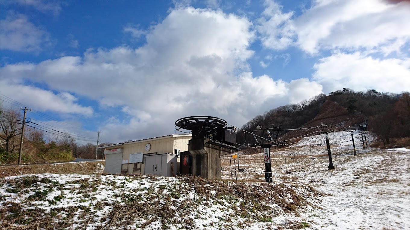 Kanazawa Municipal in Japan - a ski slope with snow on the ground.