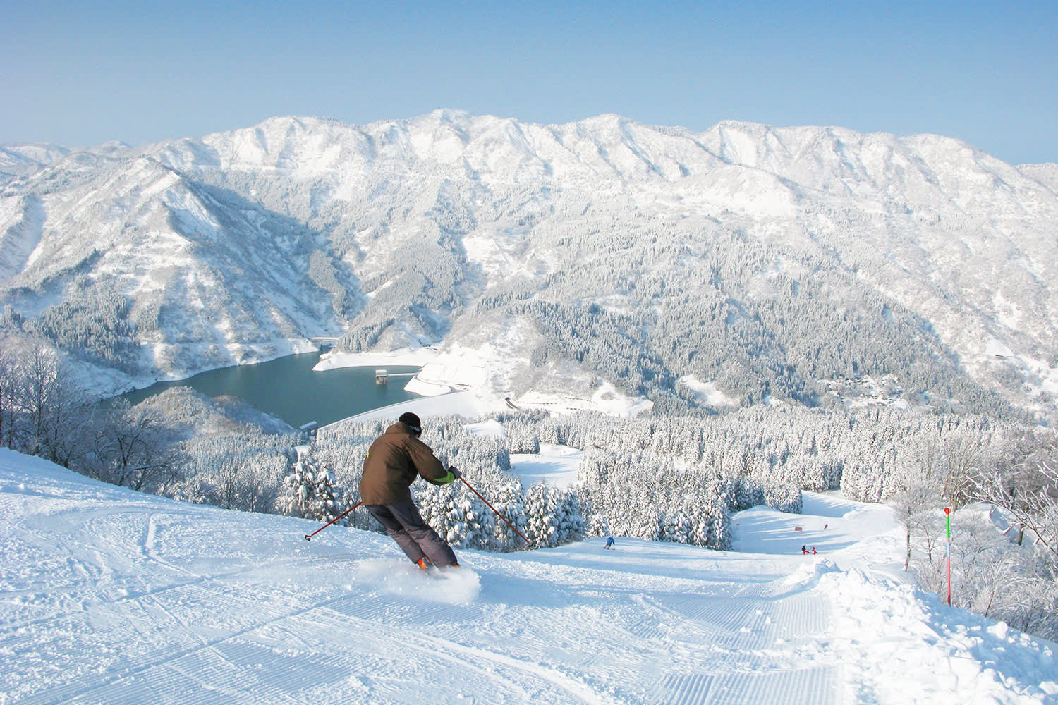 Kanazawa Municipal in Japan - a person on a snowboard on a snowy slope.