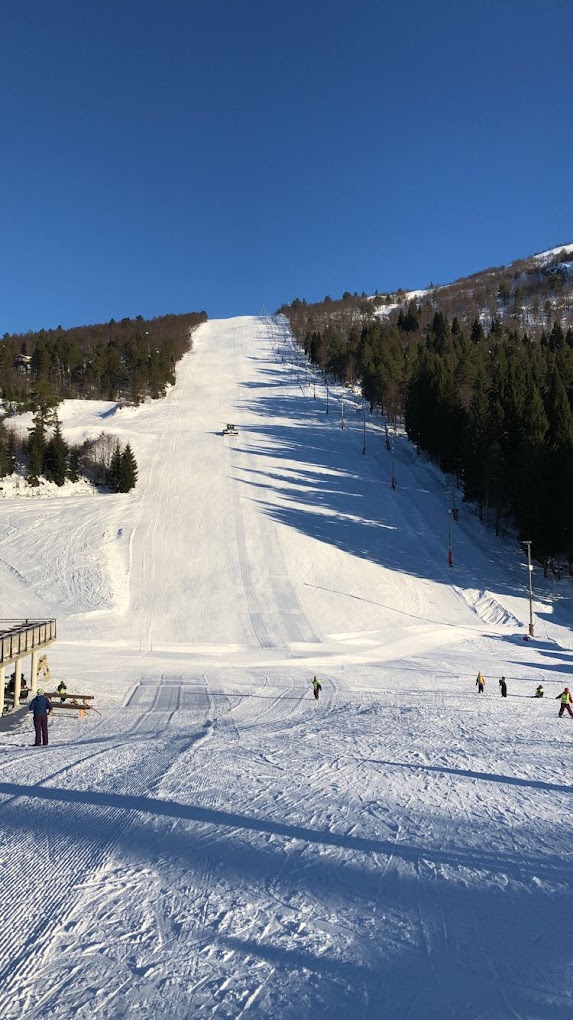 Stryn Vinterski in Norway - a ski slope with people skiing down it.