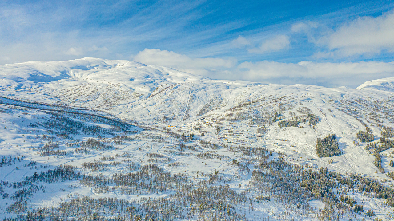 Sogndal Skisenter - Hodlekve in Norway - a person on a snowboard in the snow.