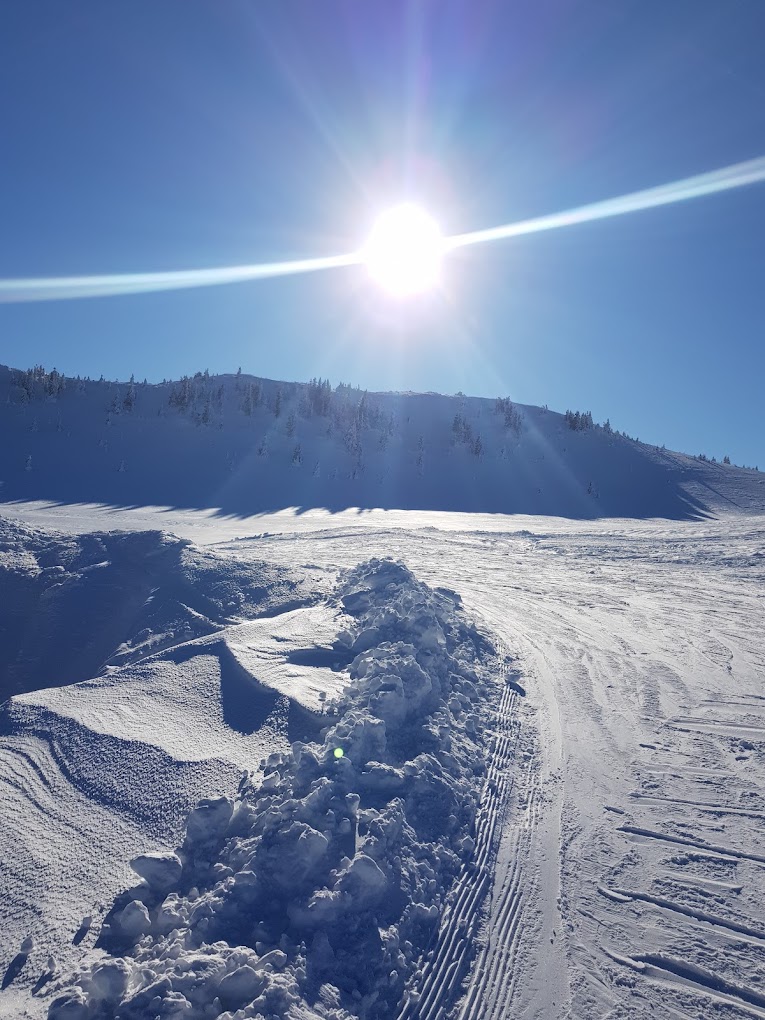 Radusa in Bosnia and Herzegovina - the sun is shining over a snowy slope.