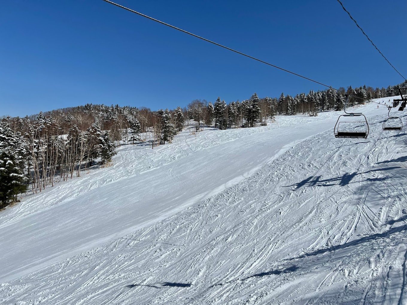 Shiga Kogen Terakoya in Japan - a ski lift going down a snowy slope.