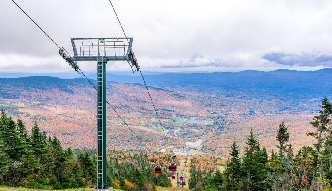 Stowe in USA - a ski lift going up the mountain.