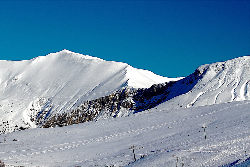 Monte Prata Ski in Italy - a clear blue sky.