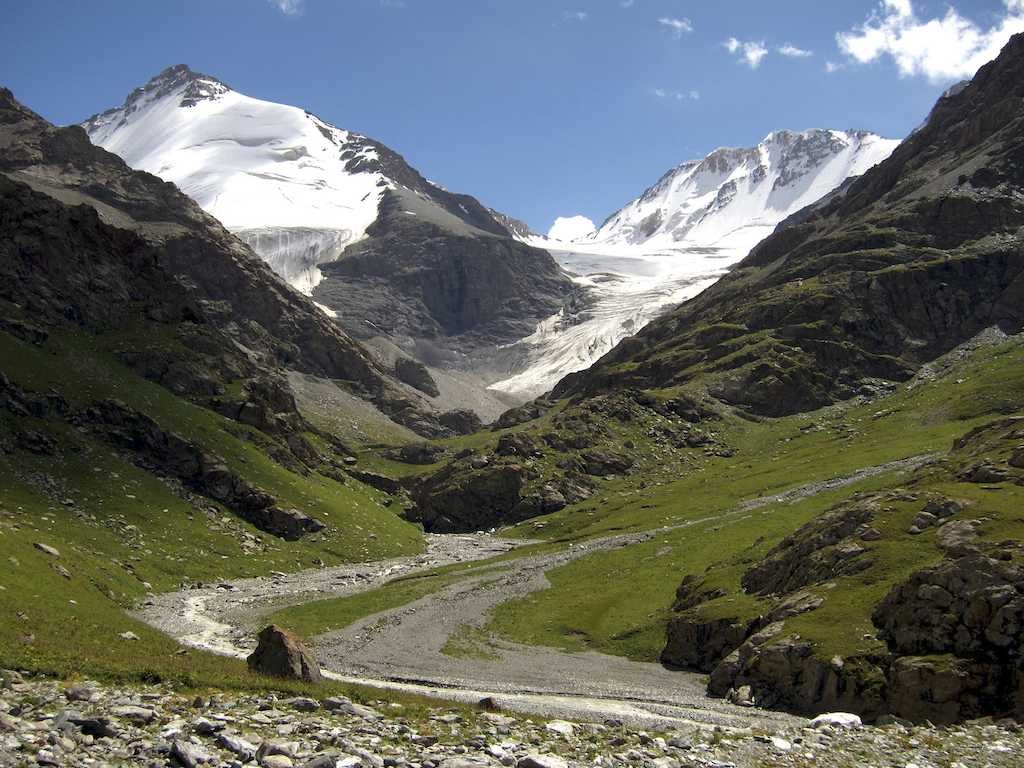 Kashka Suu in Kyrgyzstan - the mountain is rocky.
