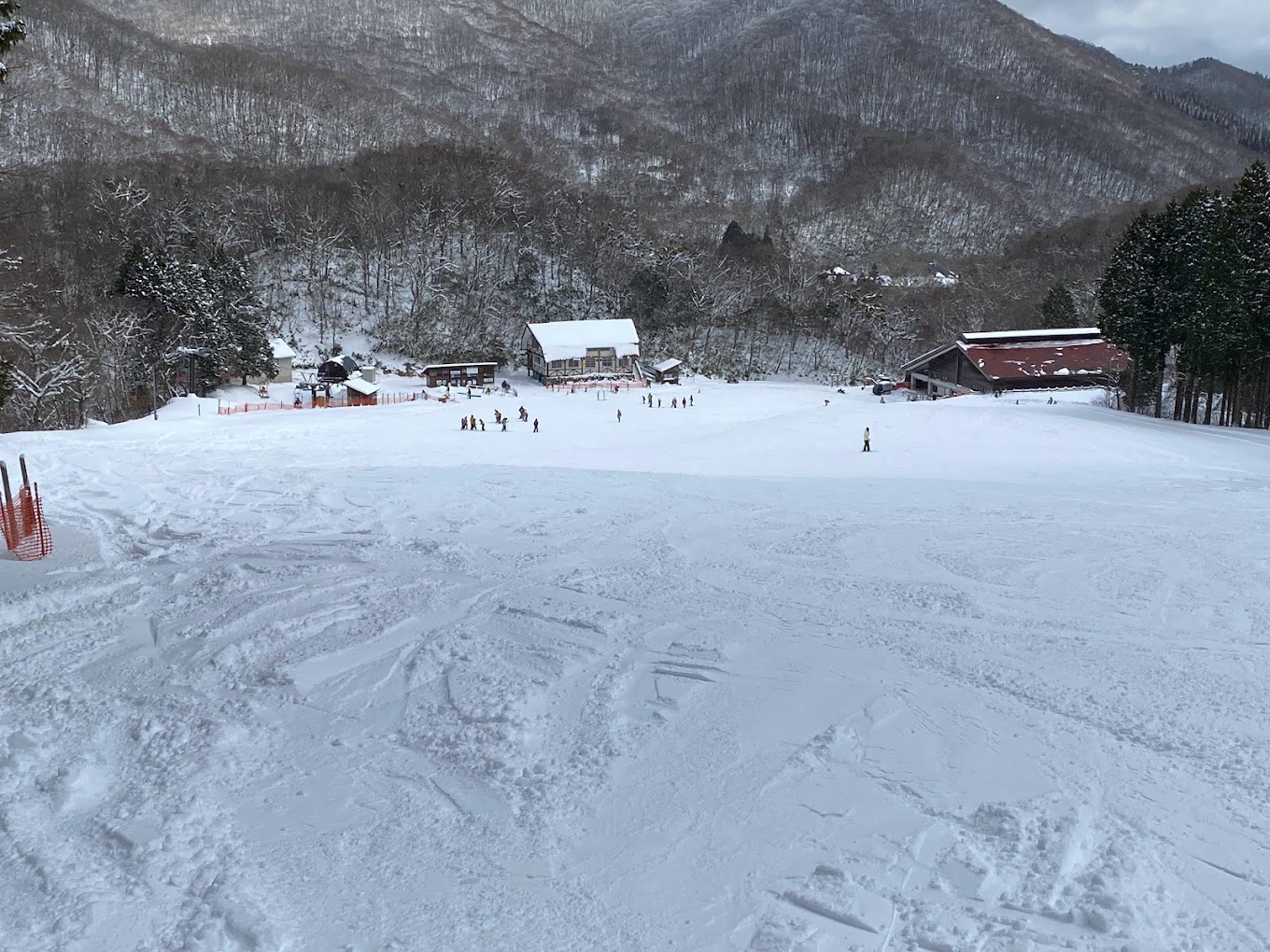 Kenmin-no-mori in Japan - a ski slope with lots of snow on it.