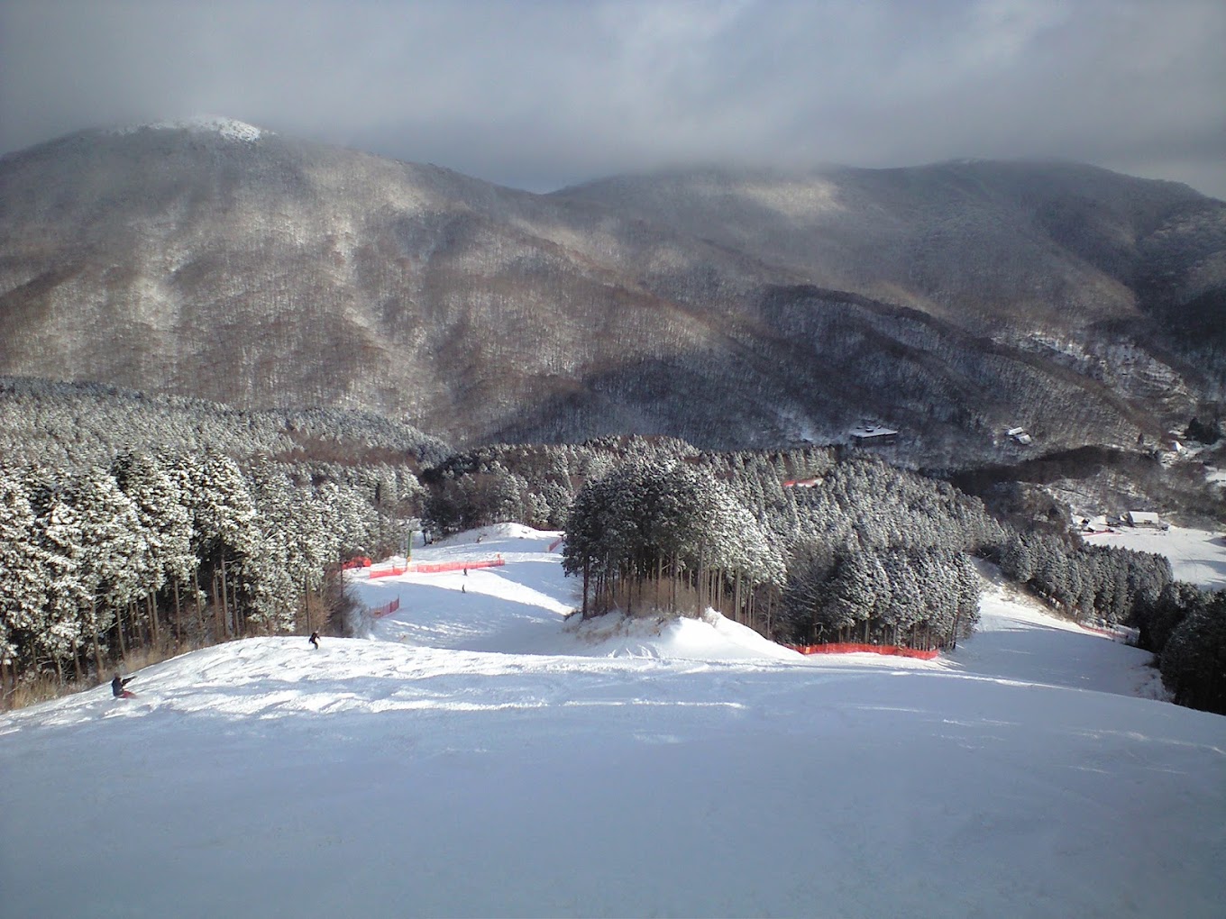 Kenmin-no-mori in Japan - a view of a snow covered ski slope.