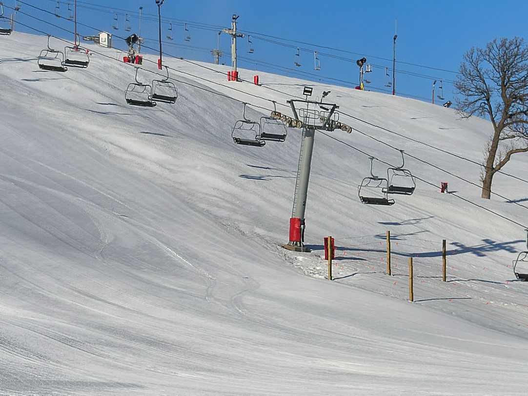 Wilmot Mountain in USA - a ski slope covered in snow.
