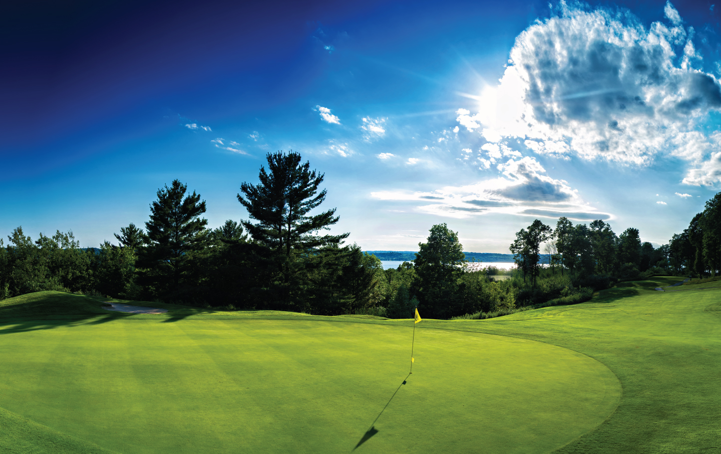 Shanty Creek Summit Mountain in USA - a view of a green on a golf course.