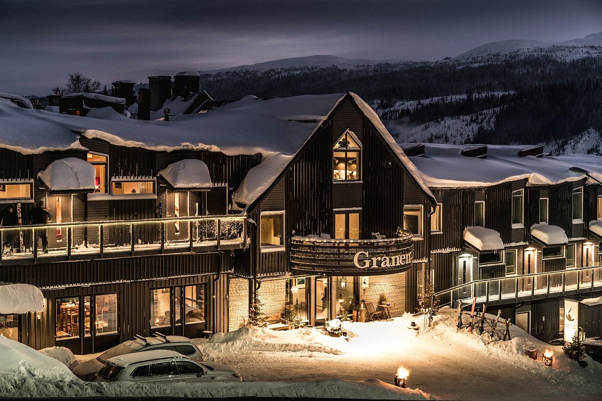 Edsåsdalen in Sweden: a ski resort at night with snow on the ground.