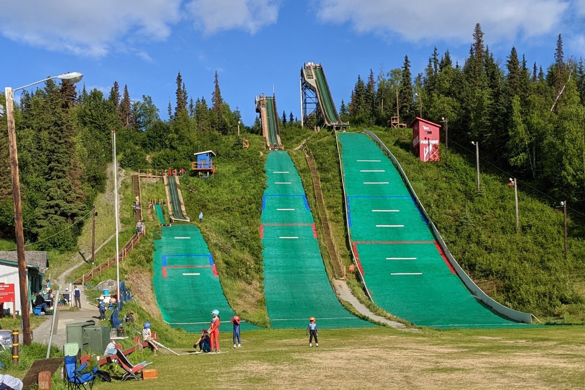Hilltop – Anchorage in USA - a ski slope with people on it.