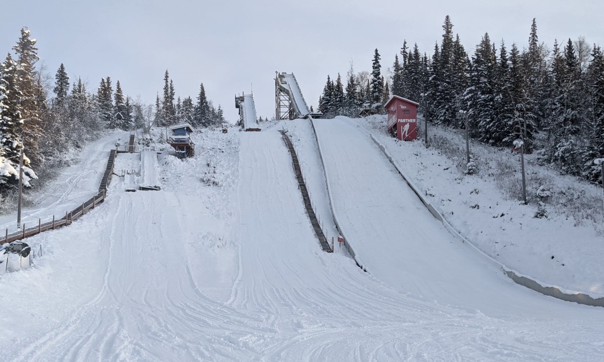 Hilltop – Anchorage in USA - a ski slope with trees and snow on it.