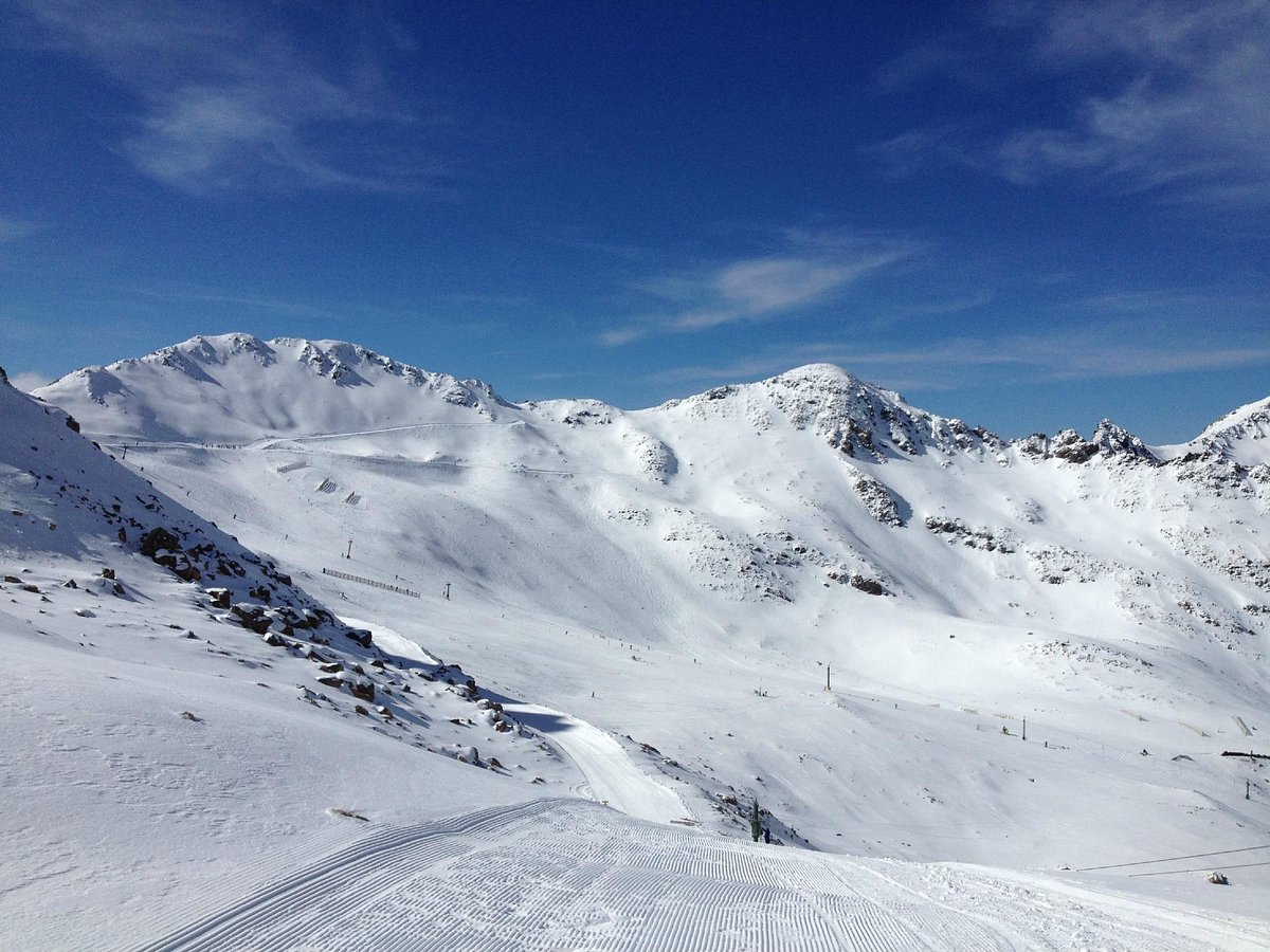 Rainbow Valley in New Zealand - a view of the mountains from a ski slope.