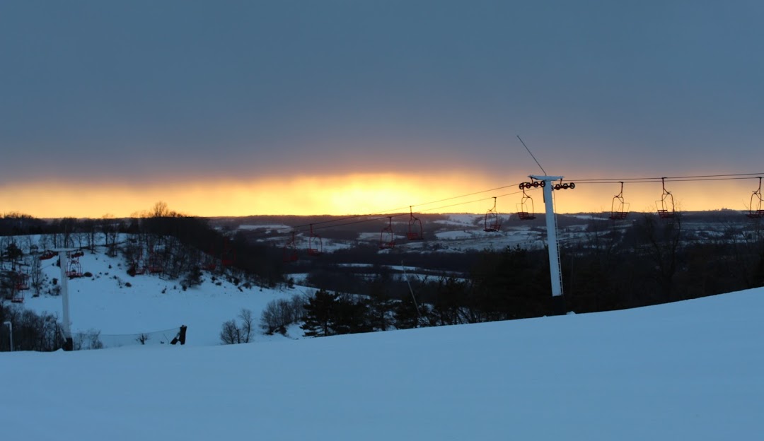 Sundown Mountain Resort in USA - the sun is setting behind the ski lift.