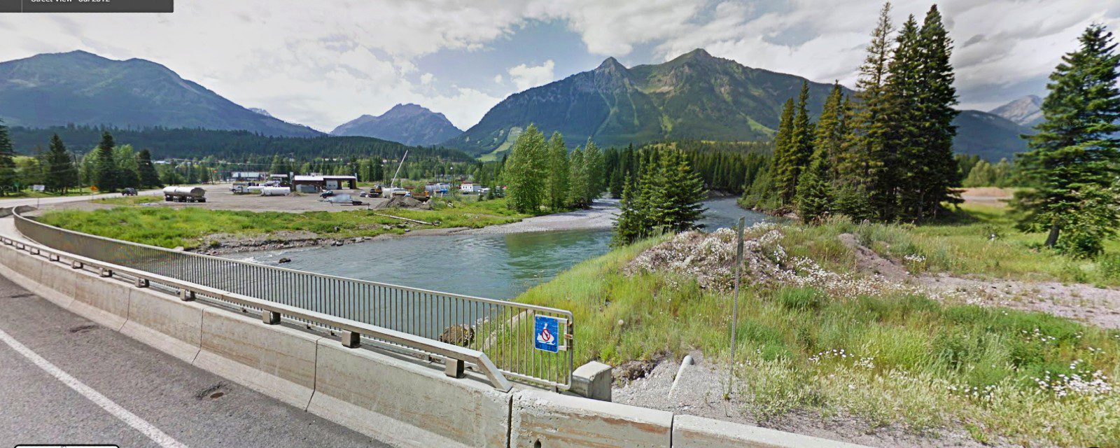 Wapiti Ski Hill – Elkford in Canada - a google street view of a river and mountains.