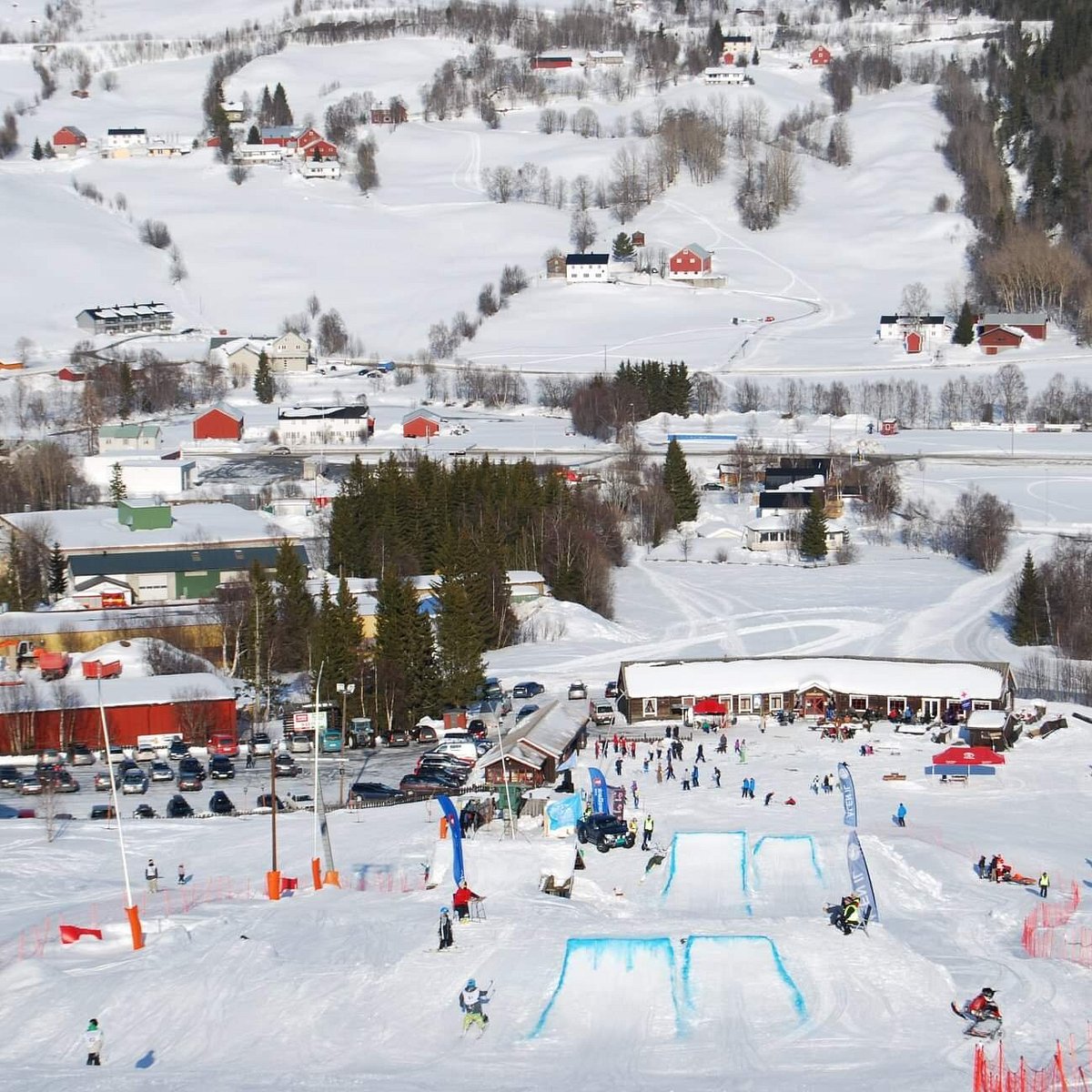 Ålen Skisenter in Norway - a group of people skiing down a hill.