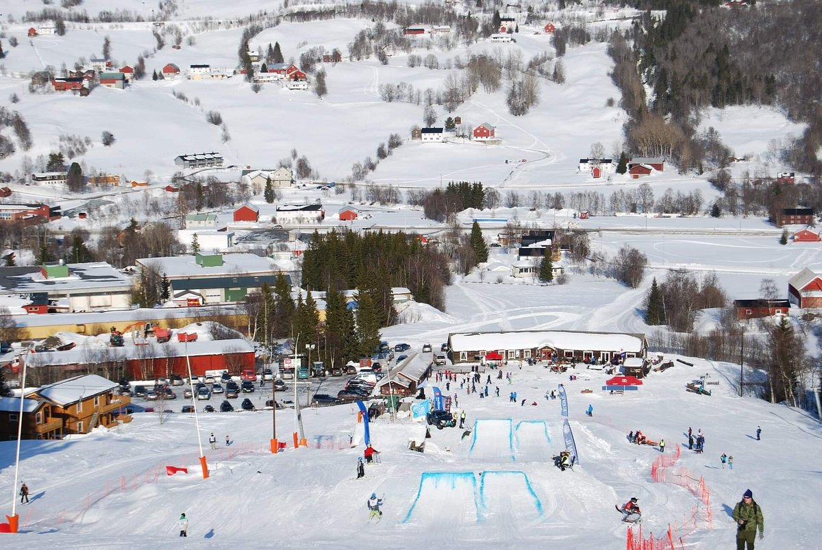 Ålen Skisenter in Norway - a group of people skiing down a hill.