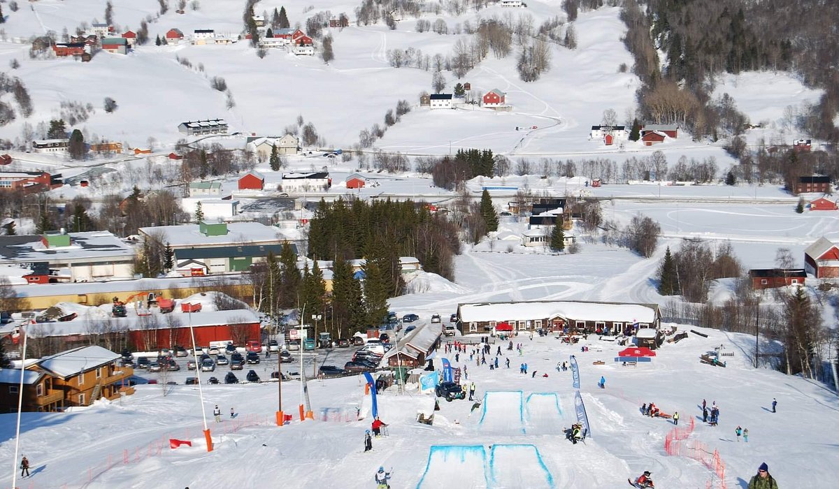 Ålen Skisenter in Norway - a group of people skiing down a hill.
