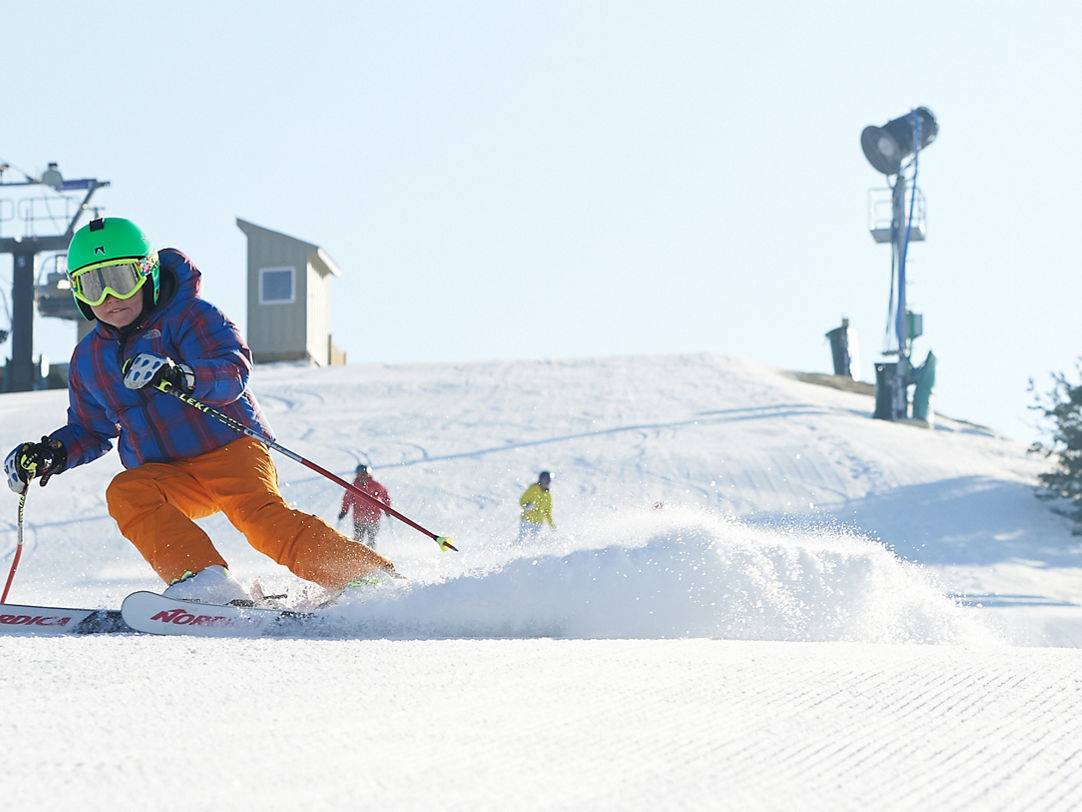 Brighton in USA - a man riding skis down a snowy slope.
