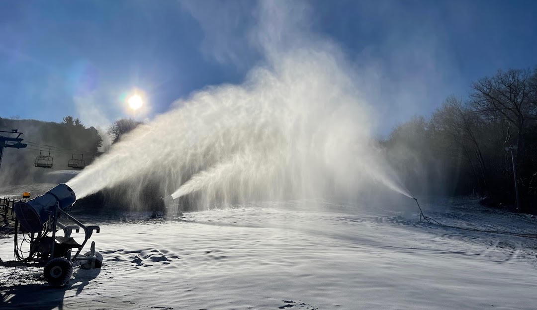 Winter sports scene at Victor Constant – West Point, Hudson Valley, New York featuring skiing activities on a ski resort. The stunning winter scenery envelops snow-covered landscapes under a clear sky.