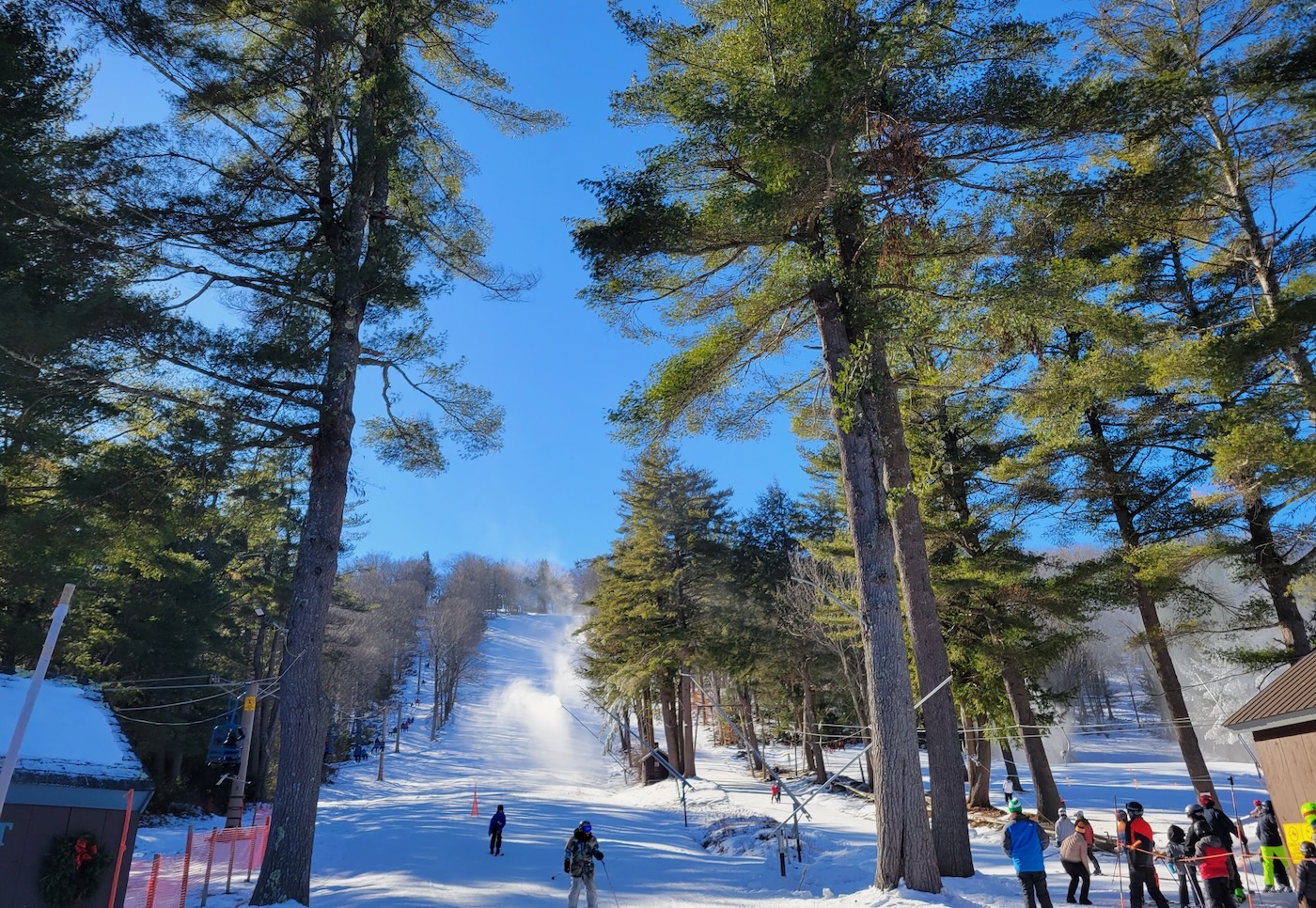 Otis Ridge in USA - a group of people skiing down a snowy slope.