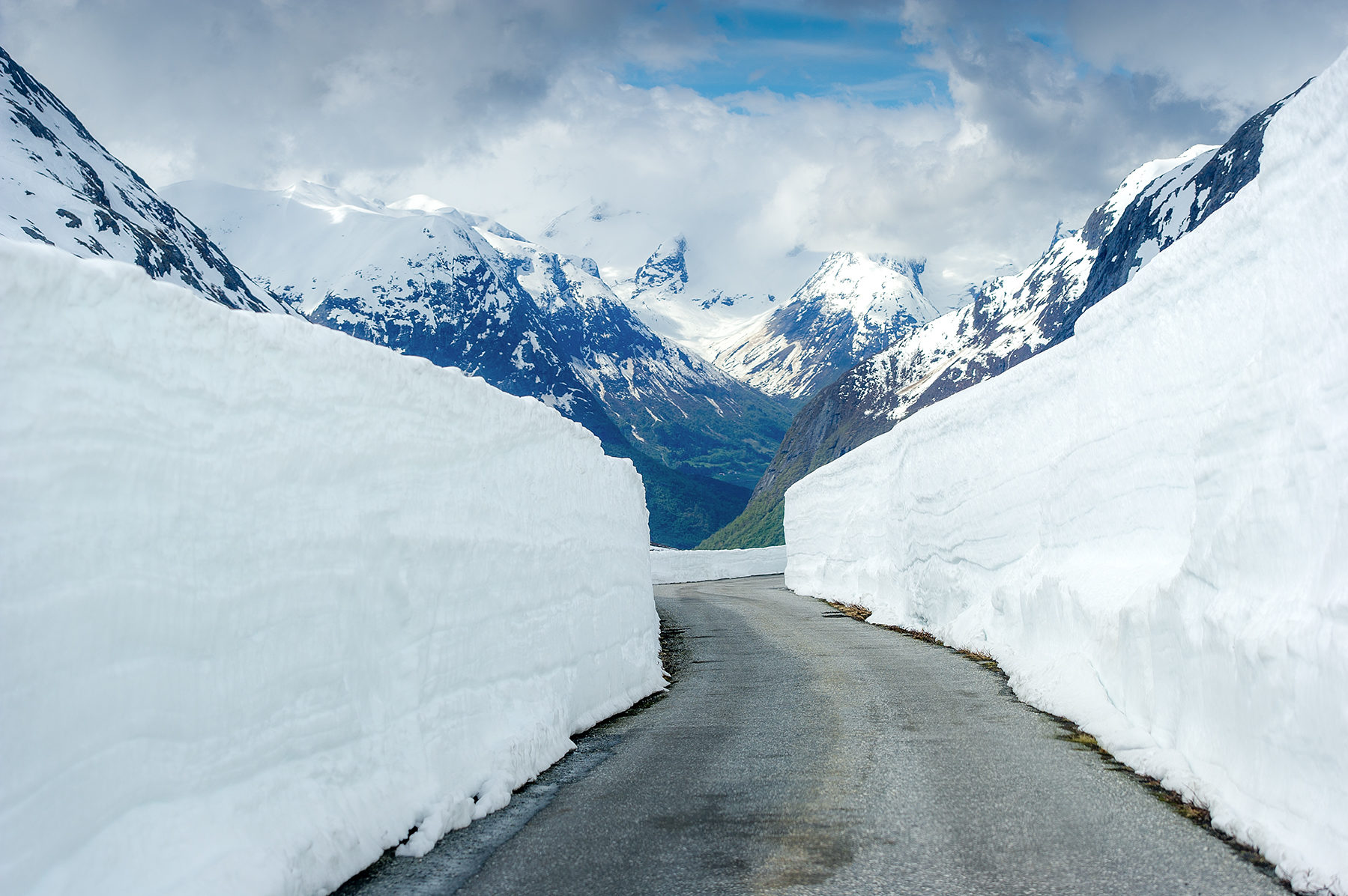 Stryn Sommerski – Tystigbreen in Norway - the road is covered in snow.