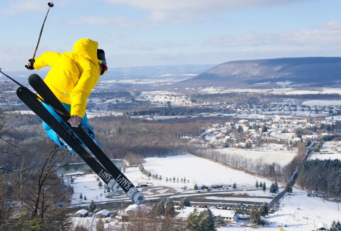 Tussey Mountain in USA - a person in a yellow jacket on skis.