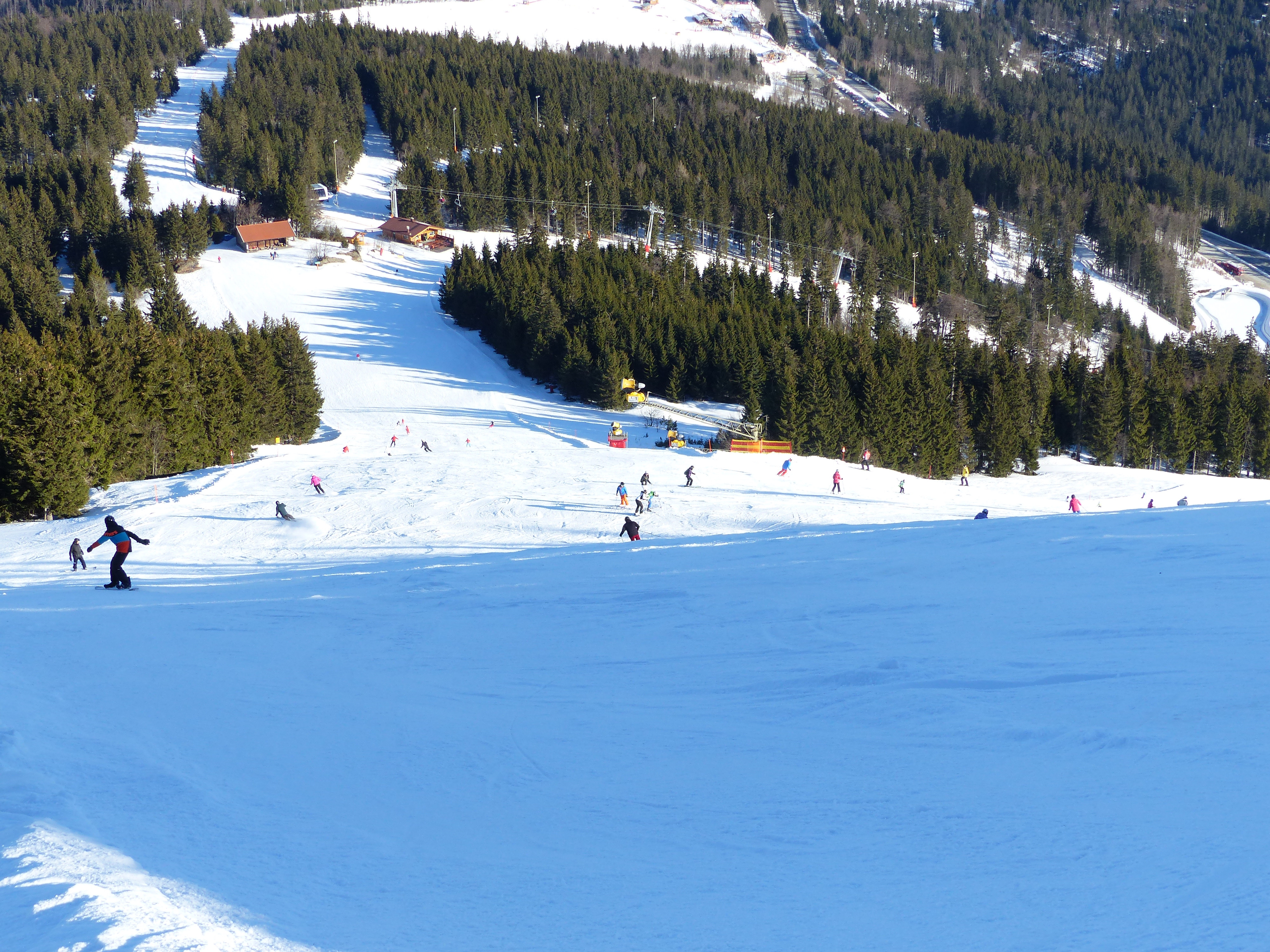 Arber in Germany - a group of people skiing down a mountain.
