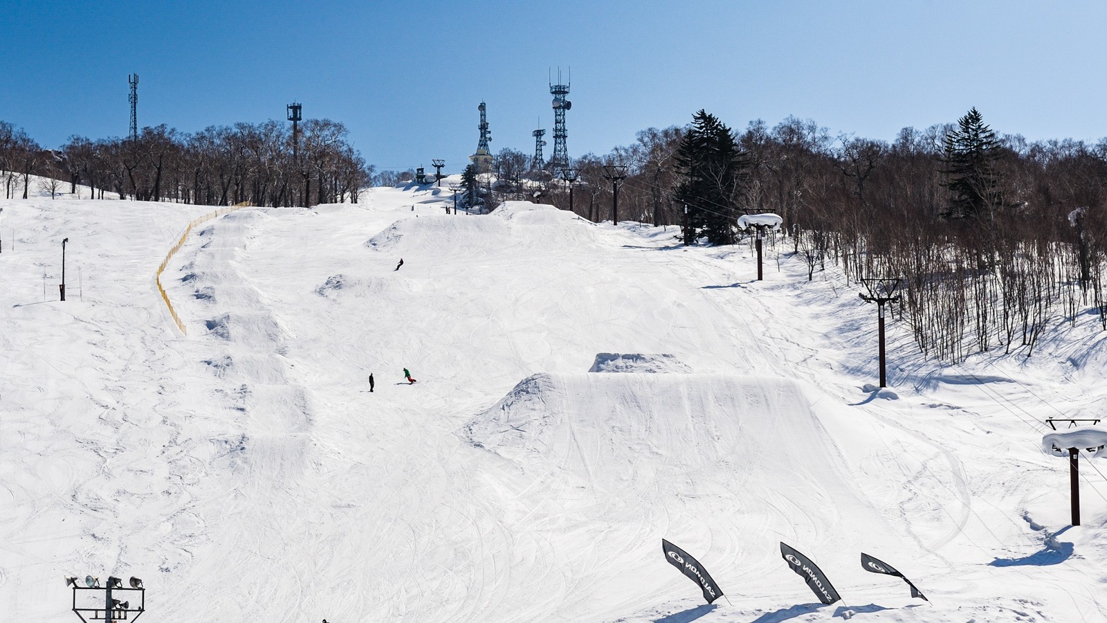 Nakayamatoge Kogen in Japan - a ski slope with a ski lift in the background.