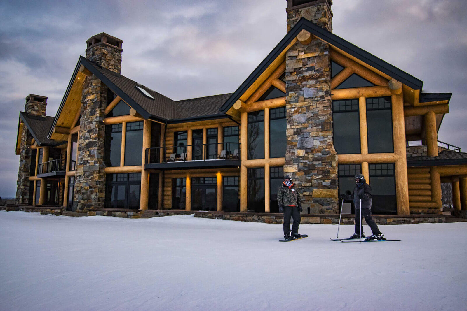 Mont du Lac in USA - a man standing in front of a large house.
