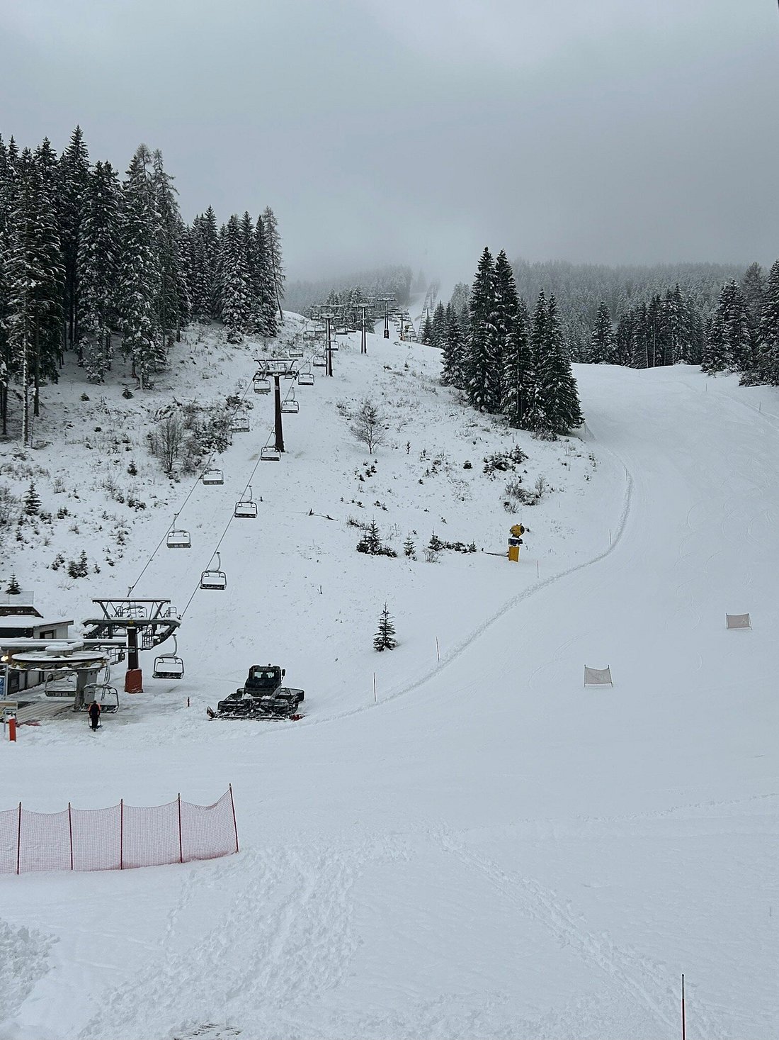 Silbersattel – Steinach in Germany - a ski slope covered in snow.