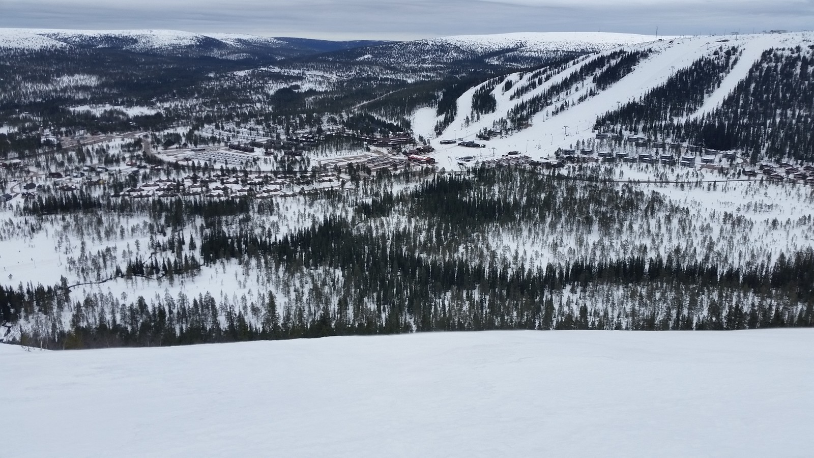 Tandådalen | ​Hundfjället in Sweden - a view from the top of a ski slope.