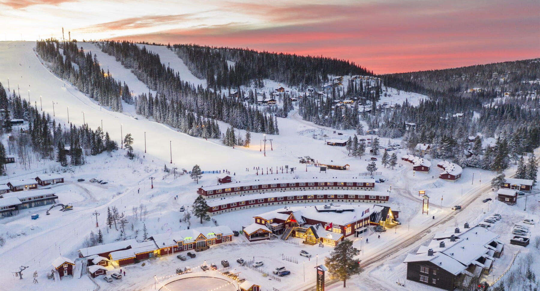 Tandådalen | Hundfjället in Sweden: a ski resort in the mountains at sunset.